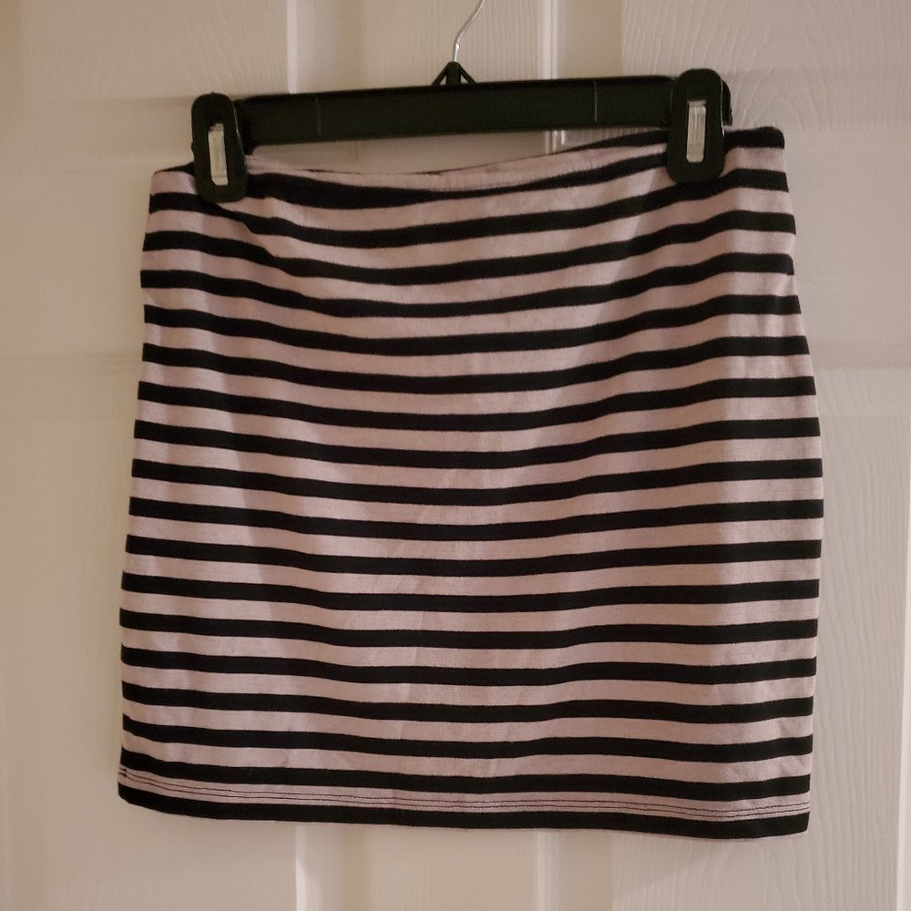 BASIC HOUSE MINI SKIRT #NWOT
